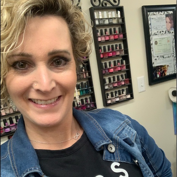 Meet your Posher, Shelly - Picture 1 of 1